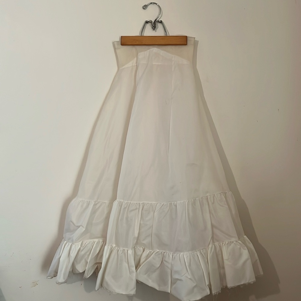 Girl’s or Petite Women’s Petticoat, size 24x35, with zippered enclosure